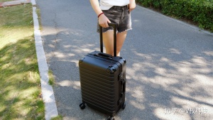 小米有品上新：悠启多立克框体旅行箱，大容量真能装！